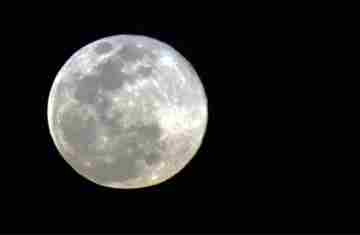  Superlua não aumenta de tamanho, mas se aproxima mais da Terra 